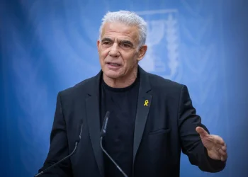 לפיד מציע: לשלול את זכות ההצבעה מהחרדים שלא משרתים