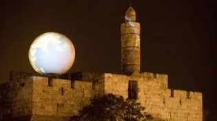 האם אפשר להבין את העולם בלי לשאול מי תיכנן אותו?