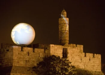 האם אפשר להבין את העולם בלי לשאול מי תיכנן אותו?