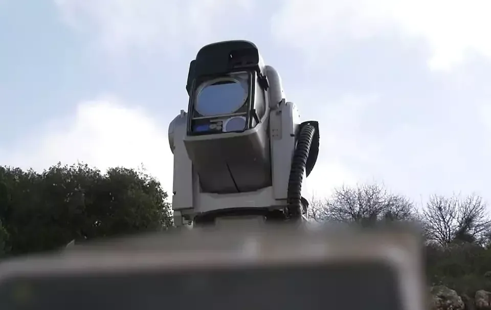 ישראל חושפת: מערכת הלייזר "אור איתן" תיכנס לשימוש ישראל חושפת: מערכת הלייזר "אור איתן" תיכנס לשימוש