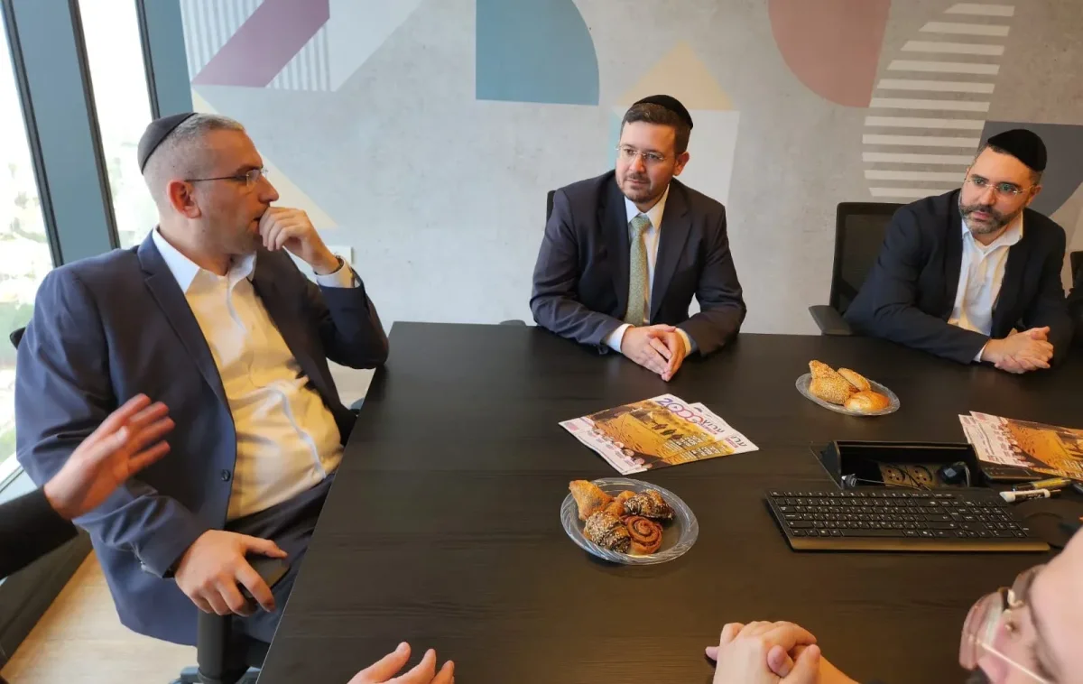 חברי סיעת ש"ס בעיריית בני ברק ביקרו באולפני ערוץ 2000