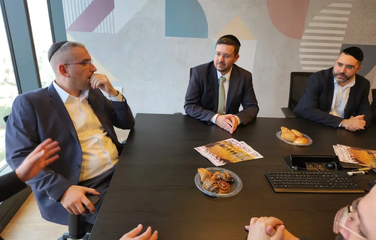 חברי סיעת ש"ס בעיריית בני ברק ביקרו באולפני ערוץ 2000