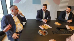 "אימפריה עולמית בעיר בני ברק": חברי סיעת ש"ס בעירייה ביקרו בערוץ 2000
