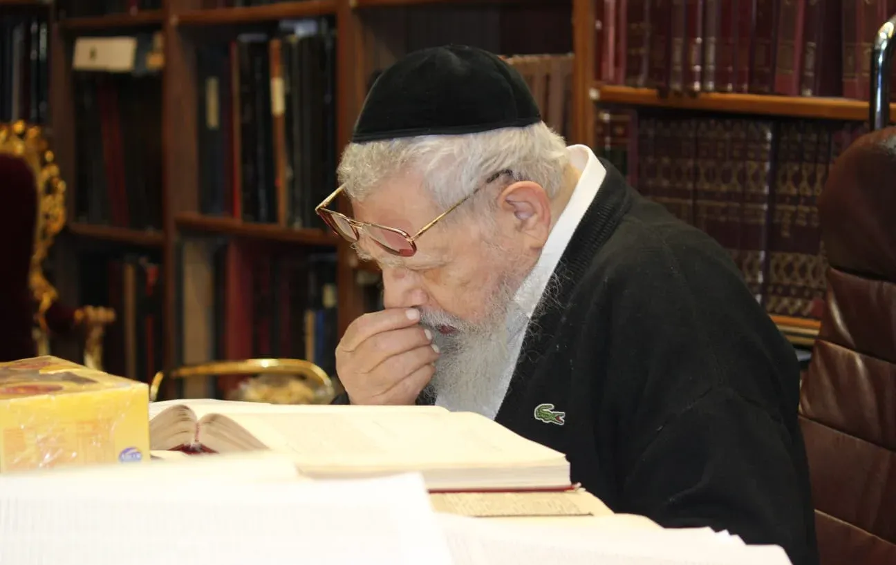 מרן הרב עובדיה יוסף זצ"ל מרן הרב עובדיה יוסף זצ"ל