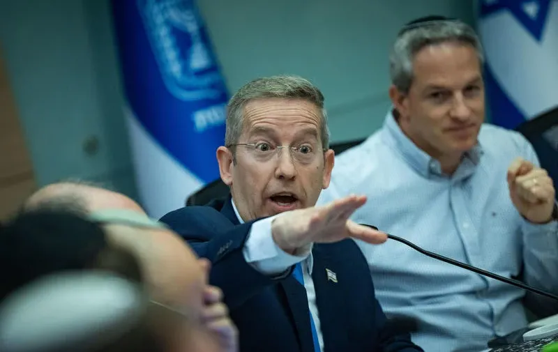 מזכיר הממשלה על בקשת החנינה: "נתניהו לא יודה - הוא מאמין בחפותו" מזכיר הממשלה על בקשת החנינה: "נתניהו לא יודה - הוא מאמין בחפותו"