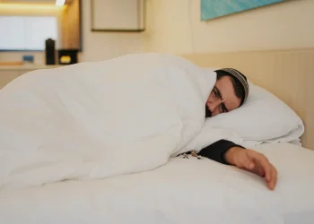 דיכאון חורף? זה הסוד שיגרום לך להישאר בשמחה גם בבוקר הקר