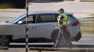 אוסטרליה: סבתא בת 71 הואשמה בריסוס כתובות גרפיטי אנטי-ישראליות