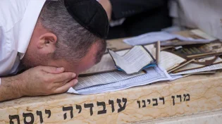 האלמנה שבכתה ליד הציון לא דמיינה מי יופיע בחלום באותו לילה