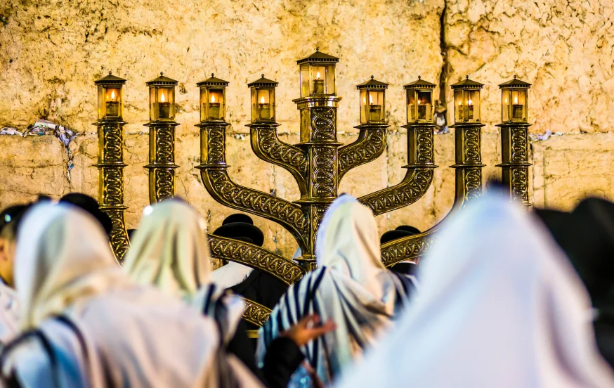'עת רצון': יהודים מתפללים בכותל המערבי ביום 'זאת חנוכה' 'עת רצון': יהודים מתפללים בכותל המערבי ביום 'זאת חנוכה'