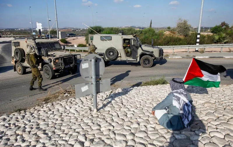 כוחות הביטחון חילצו אזרח ישראלי שנכנס לקלקיליה כדי לחלץ את רכבו כוחות הביטחון חילצו אזרח ישראלי שנכנס לקלקיליה כדי לחלץ את רכבו