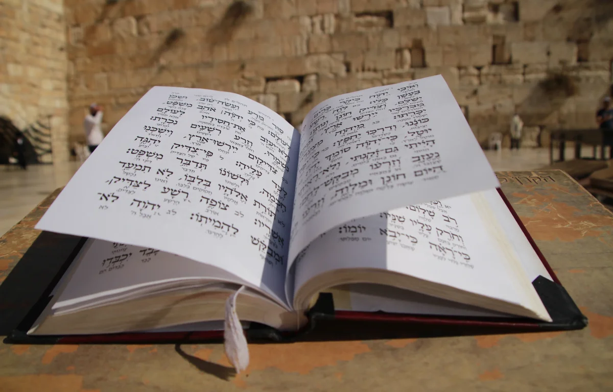 כשאם מתפללת - שערי שמיים נפתחים