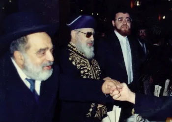 מרן הרב עובדיה יוסף זצ"ל לצד חכם בן ציון אבא שאול זצ"ל