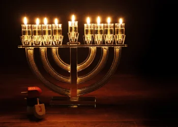 "זאת חנוכה" - אורו של יום גדול