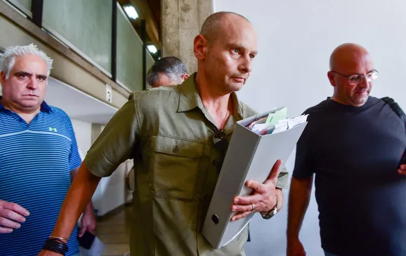 הפצ"רית לשעבר משתחררת וממשיכה לקבל שכר, ומי שחשפה אותה - הושעתה