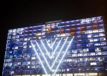 אור החנוכה מאיר במרכז תל אביב אור החנוכה מאיר במרכז תל אביב