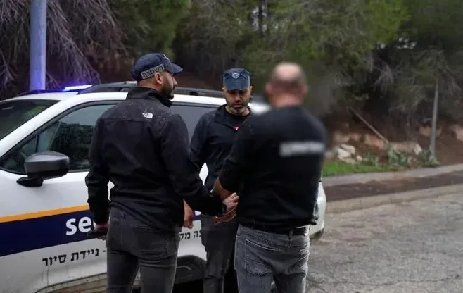 חשד חמור: מאבטחים בגבעת זאב סייעו לשב"חים להיכנס לישראל