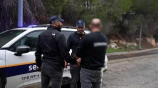 חשד חמור: מאבטחים בגבעת זאב סייעו לשב"חים להיכנס לישראל