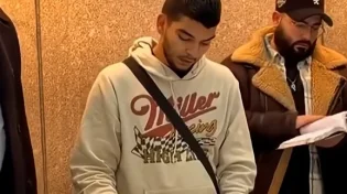 שורד השבי יוסף חיים אוחנה בתפילה מרטיטה על קבר הרבי להודות על הנס