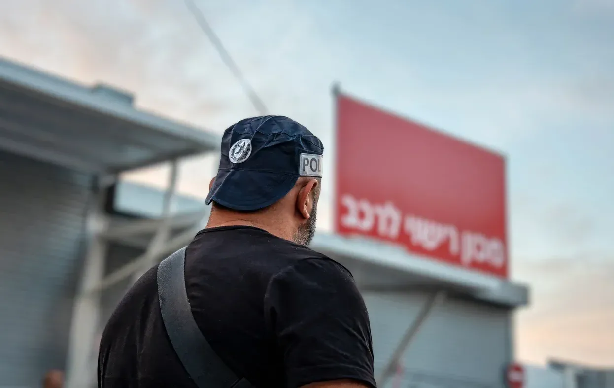 פרשת שוחד חמורה במכון רישוי: ארבעה נעצרו בחשד להכשרת רכבים מסוכנים פרשת שוחד חמורה במכון רישוי: ארבעה נעצרו בחשד להכשרת רכבים מסוכנים