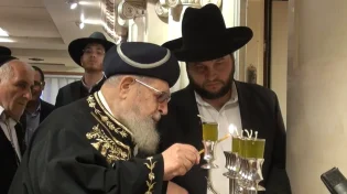 תיעוד נדיר ומרגש של מרן רבינו עובדיה יוסף שר 'מעוז צור'