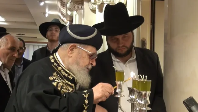 תיעוד נדיר ומרגש של מרן רבינו עובדיה יוסף שר 'מעוז צור'