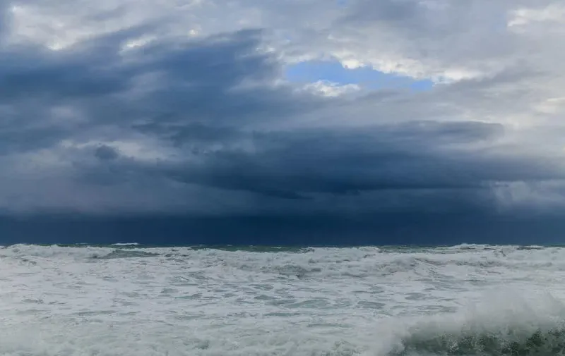 החיפושים אחר היאכטה הישראלית נמשכים: חשש לגורלם של ארבעה נוסעים החיפושים אחר היאכטה הישראלית נמשכים: חשש לגורלם של ארבעה נוסעים