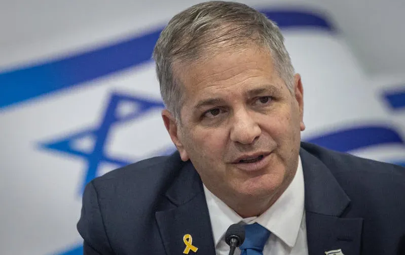 שר החינוך מכריז על מהפכה: אין טלפונים ניידים בבית הספר שר החינוך מכריז על מהפכה: אין טלפונים ניידים בבית הספר