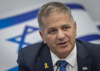 שר החינוך מכריז על מהפכה: אין טלפונים ניידים בבית הספר