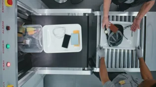 נעצר בבידוק: איש עסקים הגיע לשדה התעופה עם ארנק ריק