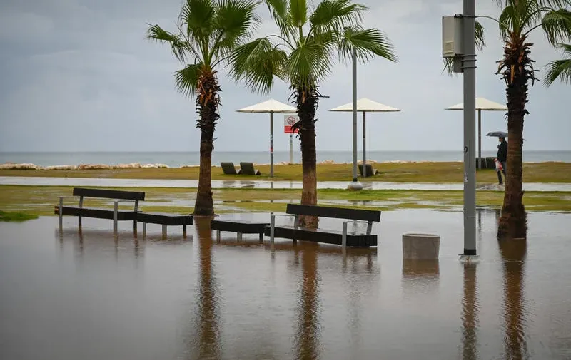 סערת חורף חדשה בפתח? גשם צפוי לשוב מחר עם חשש לשיטפונות והצפות סערת חורף חדשה בפתח? גשם צפוי לשוב מחר עם חשש לשיטפונות והצפות