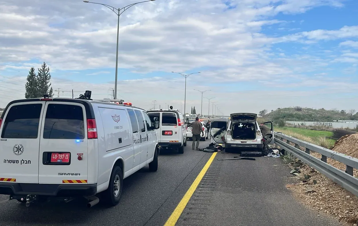 8 שוהים בלתי חוקיים נעצרו בכביש 6; החשש הביטחוני הוסר 8 שוהים בלתי חוקיים נעצרו בכביש 6; החשש הביטחוני הוסר