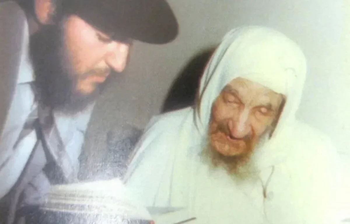 מרגש: הקלטה נדירה של הבבא סאלי מברך על הדלקת נרות חנוכה 