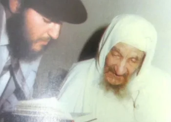 מרגש: הקלטה נדירה של הבבא סאלי מברך על הדלקת נרות חנוכה 