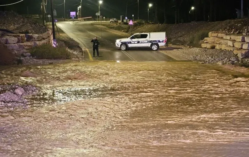 מזג האוויר ממשיך בעוצמה: כבישים נחסמו בדרום, שלג צפוי בחרמון מזג האוויר ממשיך בעוצמה: כבישים נחסמו בדרום, שלג צפוי בחרמון