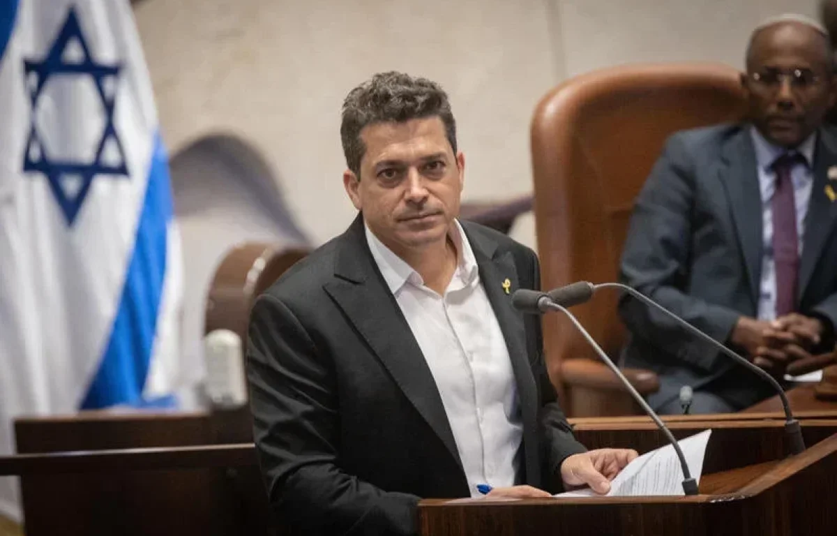 שר התפוצות שיקלי נחת בסידני והניח תפילין במקום הטבח