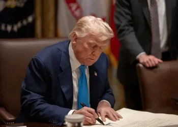 טראמפ אסר כניסת פלסטינים לארה"ב - במסגרת הרחבת מגבלות הכניסה