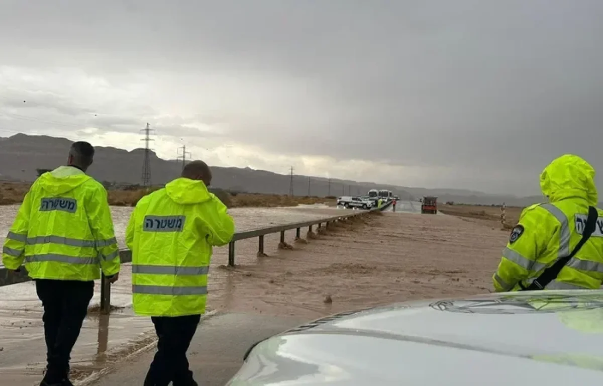 כביש 40 נפתח מחדש; צירים נוספים בדרום עדיין חסומים כביש 40 נפתח מחדש; צירים נוספים בדרום עדיין חסומים