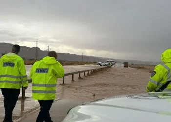 כביש 40 נפתח מחדש; צירים נוספים בדרום עדיין חסומים כביש 40 נפתח מחדש; צירים נוספים בדרום עדיין חסומים
