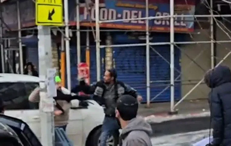 גל אנטישמיות מחריף בניו יורק: יהודי נדקר בלב קראון הייטס גל אנטישמיות מחריף בניו יורק: יהודי נדקר בלב קראון הייטס