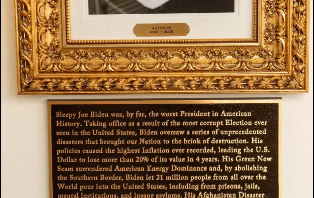 טראמפ משכתב את ההיסטוריה: לוחיות משפילות ליריביו הותקנו בבית הלבן טראמפ משכתב את ההיסטוריה: לוחיות משפילות ליריביו הותקנו בבית הלבן