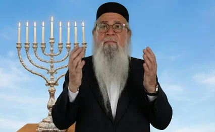 המקובל הרב יוסף ביטון: "האור האדיר של חנוכה מגיע גם למקומות הנמוכים"