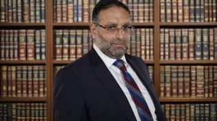 הרב יהונתן ענבה: "2025 ויהודים מפחדים להדליק נרות חנוכה"