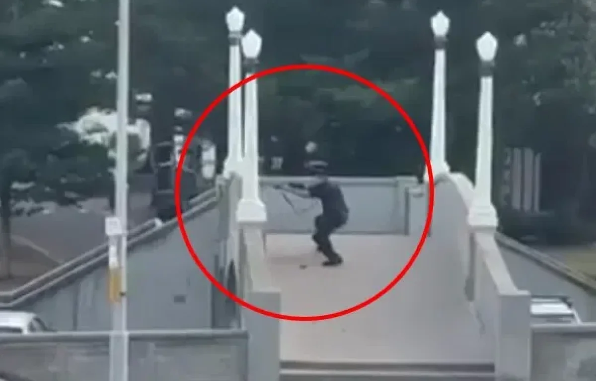 חשיפה דרמטית באוסטרליה: המחבלים השליכו מטעני חבלה שבנס לא התפוצצו