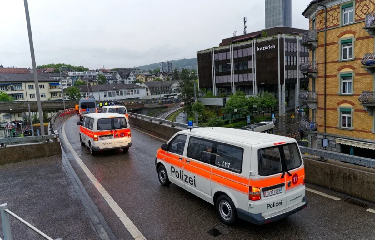 חשד למטען חבלה בציריך: גלון בנזין הונח סמוך לבית כנסת