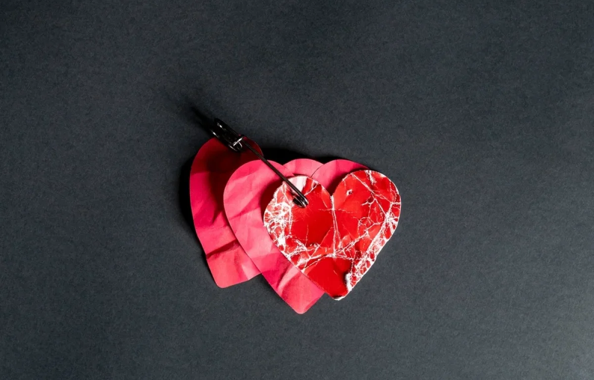 כשהלב פצוע - השכל לא עוזר: למה עידוד והסברים רק מעצימים את הכאב