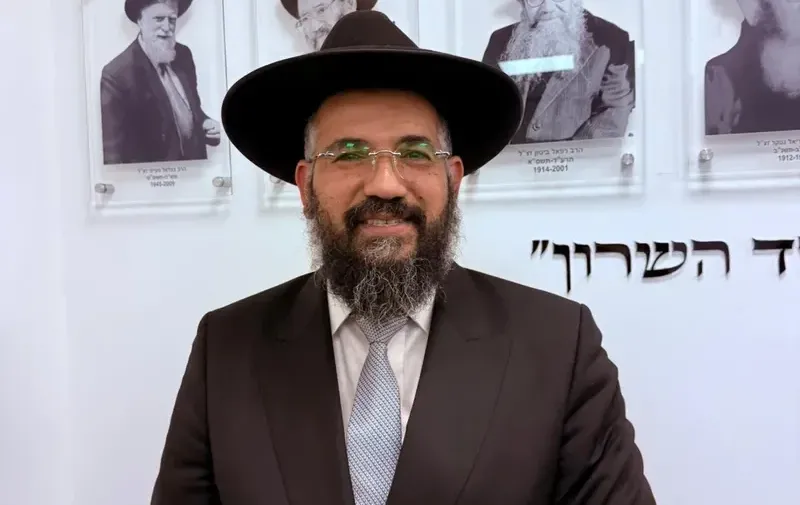 אחרי 16 שנים בלי רב: הרב ארז אלחרר נבחר לכהן כרב העיר של הוד השרון אחרי 16 שנים בלי רב: הרב ארז אלחרר נבחר לכהן כרב העיר של הוד השרון