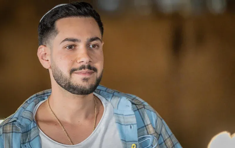 איך פרט אחד קטן וכואב בחייו של שורד השבי הפך למה שהציל אותו?