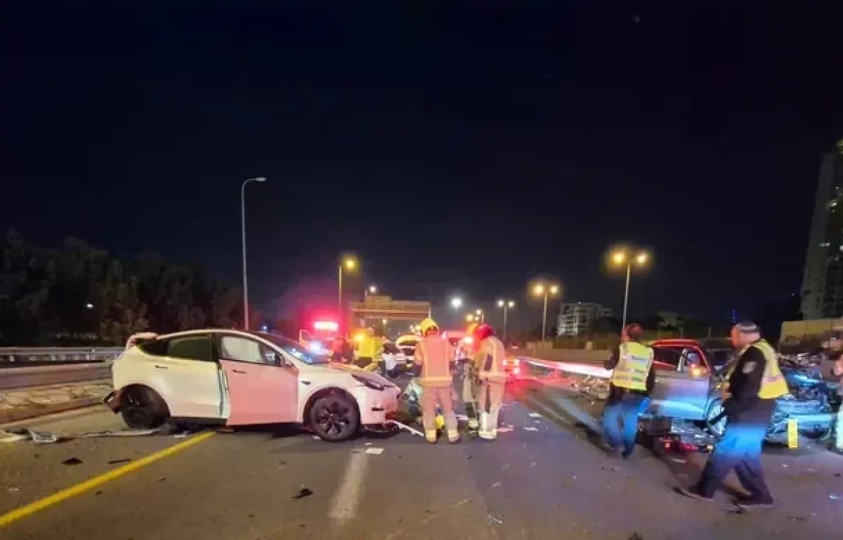 לילה קשה בכביש 4: תאונת שרשרת סמוך למחלף בר־אילן, 8 פצועים