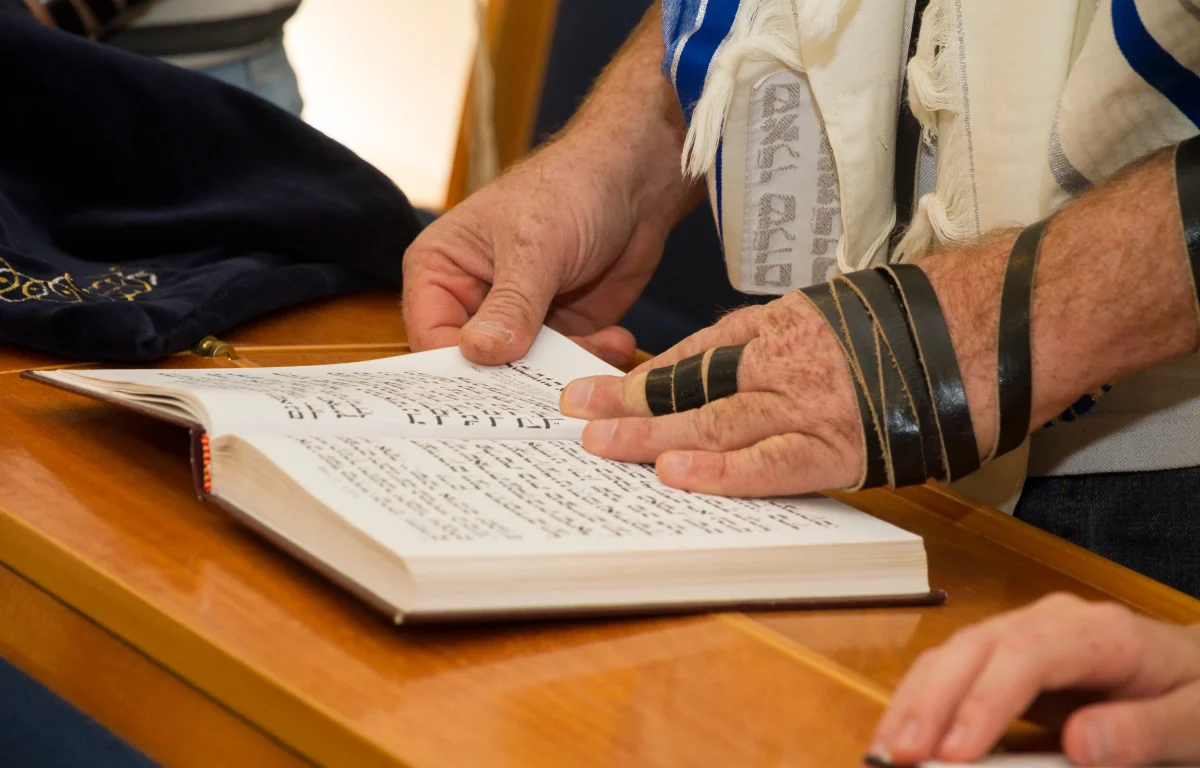 אשרי יושבי ביתך. הדרך הפשוטה שחז״ל הבטיחו שמובילה לעולם הבא.