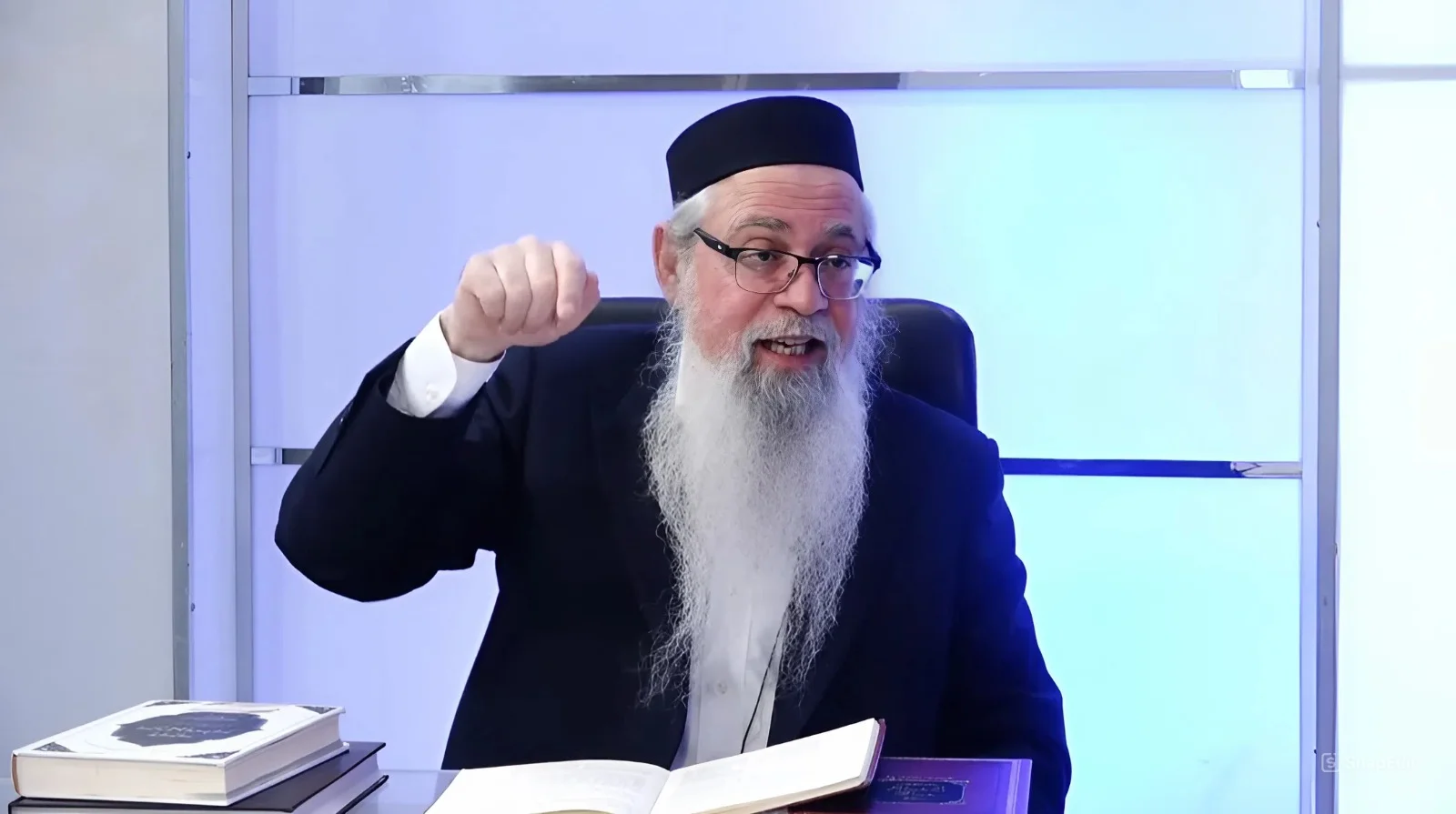 המקובל הרב יוסף ביטון: כל מה שקורה בעולם - לא טבעי בכלל!